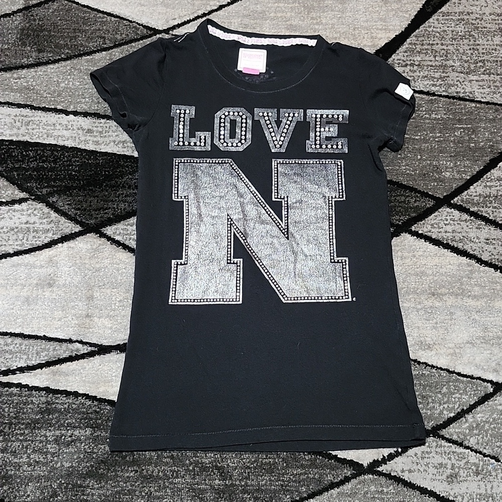 VINTAGE VS PINK RHINESTONES SILVER SHINE NEBRASKA COLLEGIATE COLLECTIONTEE-SHIRT